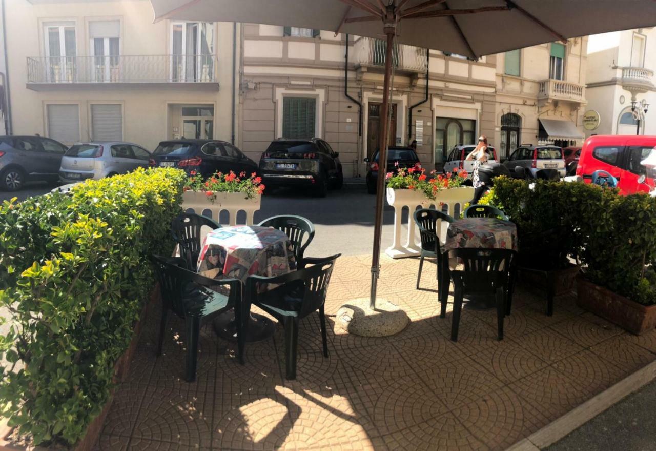 Hotel Stella Del Mare Viareggio Kültér fotó